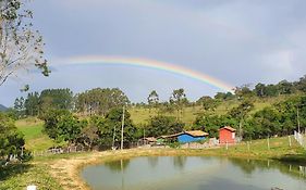 CASA ACALANTA-Sitio Trilha das Flores
